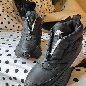 Brand new Sorel athletic waterproof booties
